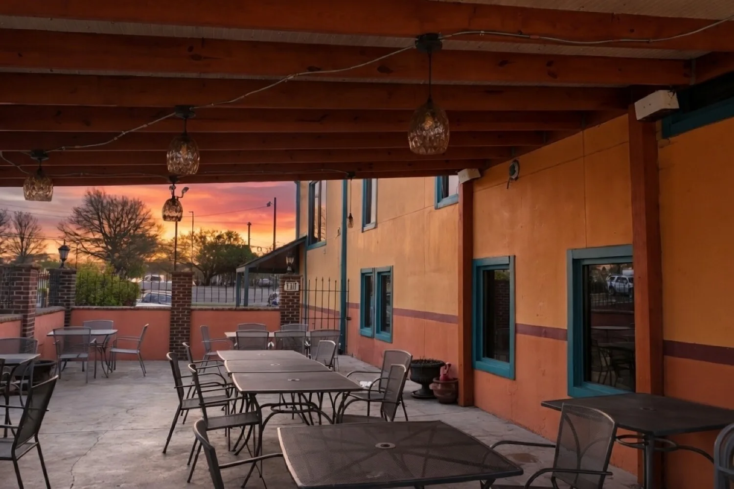 Our Outdoor Dining area: Patio seating available